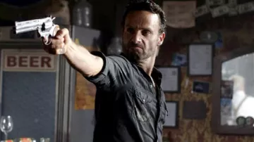 Rick Grimes' (Andrew Lincoln) Colt Python dans The Walking Dead 2x08
