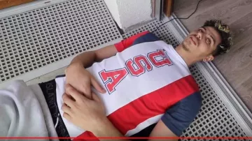 Camiseta de Prime USA Champion en su video ¡Probé 3100 abdominales en un día! #LAVIDE 086