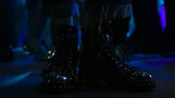 Botas Alexander McQueen Hobnail de Jessica Jones (Krysten Ritter) en Jessica Jones S02E07