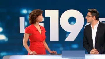 La robe rouge de Nathalie Renoux dans Le 19:45 de M6 du 17/03/2018