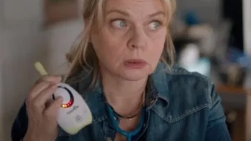The baby monitor Babymoov of Cléa (Isabelle Nanty) in the movie of My chick