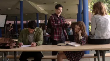 The plaid shirt Matix Stiles Stilinski (Dylan O'brien) in Teen Wolf S06E01