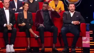 The velvet jacket bordeaux d' Ahmed Sylla on Friday, everything is permitted, the 100th