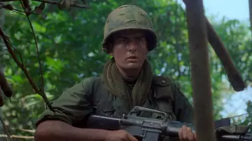Le casque de soldat de Chris Taylor (Charlie Sheen) dans Platoon