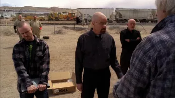 The jacket plaid gray and black, Jesse Pinkman (Aaron Paul) in Breaking Bad S05E01