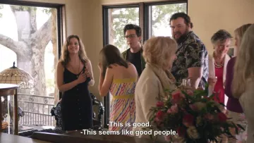 Vestido de Mickey Dobbs (Gillian Jacobs) en Love S03E01