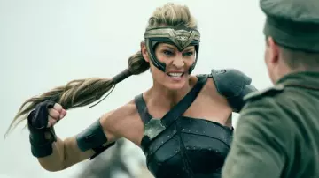 La réplique de la tiare d'An­tiope (Ro­bin Wright) dans Won­der Wo­man