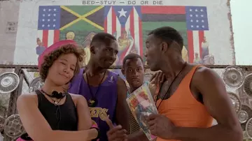 The comic book Black Panther of Punchy (Leonard L. Thomas) in Do the right thing