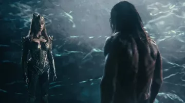 El traje completo de Mera (Amber Heard) como se ve en Liga de la Justicia