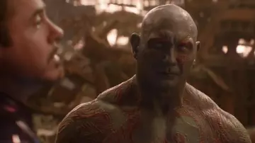 Les ta­touages tem­po­raires rouges de Drax le Dres­truc­teur (Dave Bau­tista) dans Avengers : Infinity War