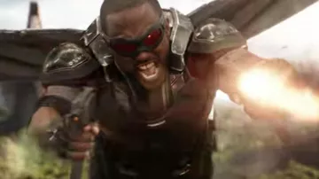 Sam Wilson / Faucon (Anthony Mackie) des lunettes comme on le voit dans Avengers: Infinity War