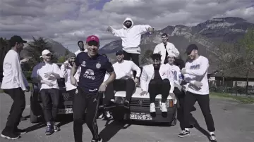 La veste bomber blanche R. Classic dans la vidéo Youtube Top Album de Mister V