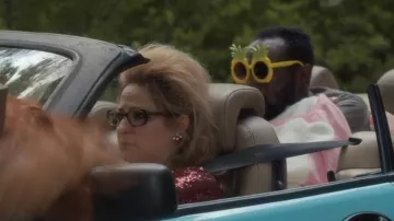 The eyewear in the form of pineapple that door Cyril "Cyril Gueï" in the film Josephine rounds