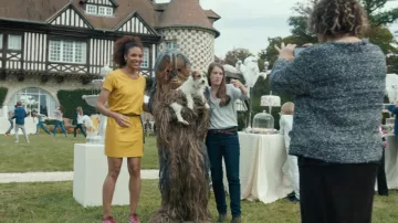 El disfraz de Chewbacca en el cumpleaños de Elvis en Ten Percent S02E03