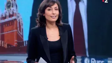 La chaqueta de Smoking Les Petites... llevado por Leïla Kaddour Boudadi en el JT de 13h el 18.03.18