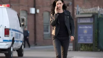 The black jeans Citizens of Humanity by Jessica Jones (Krysten Ritter) in Jessica Jones S02E02