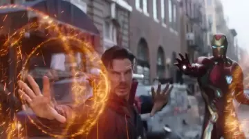 I­ron Man/​ Tony Stark's (Ro­bert Dow­ney Ju­nior) helmet replica as seen in Aven­gers: In­fi­nity War