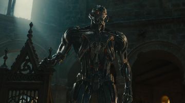 Réplica del casco de Ultrón (James Spader) como se ve en Avengers: Age of Ultron