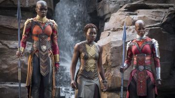 Okoye (Danai Gurira), le garde du corps de costume comme on le voit dans Black Panther