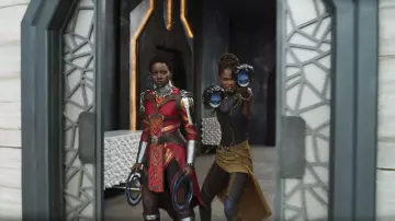 Shuri's (Le­ti­tia Wright) leather skirt as seen in Black Pan­ther