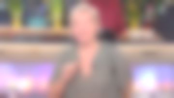 La blouse en soie verte imprimé fleuri de Anne-Elisabeth Lemoine dans C à vous du 13/03/2018