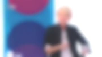 Le t-shirt marin de luxe de Sophie Davant dans C'est au programme du 23/03/2018