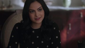 Le pull Red Valentino de Veronica Lodge (Camila Mendes) dans Riverdale S02E16