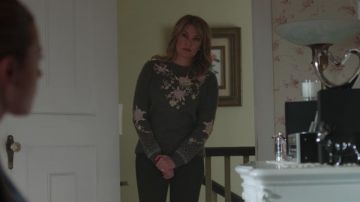 Suéter topshop florido de Alice Cooper (Mädchen Amick) en Riverdale S02E16