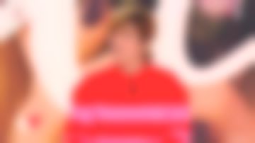 Le pull rose et rouge de Daphné Burki dans Je t'aime etc du 23/0/2018