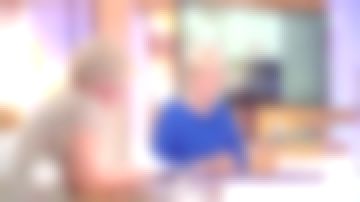 La blouse en soie à fleurs de Anne-Elisabeth Lemoine dans C à vous du 23/03/2018