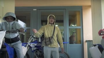 La sacoche Gucci portée par Zola dans son clip Belles femmes