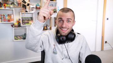 Le sweatshirt Fiji de Squeezie dans sa vidéo Supportez-vous ces images ?