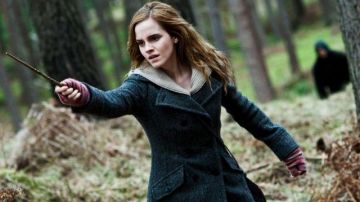El abrigo de Hermione Granger (Emma Watson) en Harry Potter y las Reliquias de la Muerte Parte 2