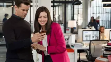 The blazer rose of Ann Hathaway in The new Intern