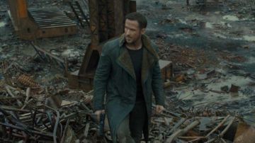 The waterproof collar-convertible agent K (Ryan Gosling) in Blade Runner 2049