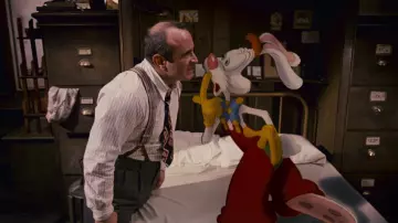The replica toy of Roger Rabbit in the film Who wants the skin of Roger Rabbit ?