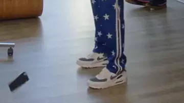 El par de Nike Air Max 90 de Lil Dicky en su clip Freaky Friday feat. Chris Brown