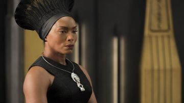 The black hat of the Queen Ramonda (Angela Bassett) in a Black Panther