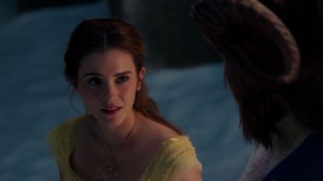 Pendientes de follaje de Belle (Emma Watson) en La Bella y la Bestia
