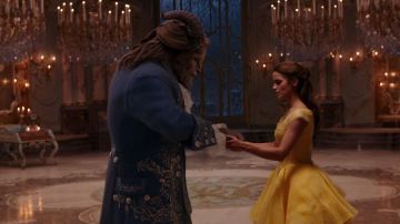Pendientes de follaje de Belle (Emma Watson) en La Bella y la Bestia