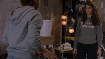 The grey sweatshirt Clare V. Sabrina Pemberton (Sofia Black D'elia) in Very Bad Nanny / The Mick S02E19