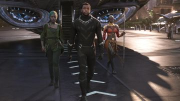 The green necklace of Nakia (Lupita'nyong o) in a Black Panther