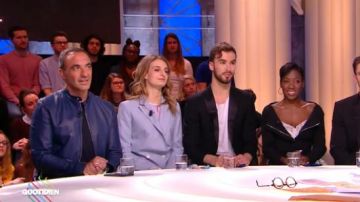 La chaqueta traje azul de Gabriella Papadakis en #Quotidien del 27/03/2018