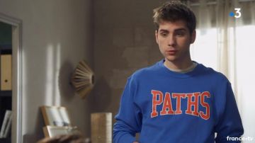 The sweat blue Paths of Theo (Jules Fabre) in a More Beautiful life S14E3504