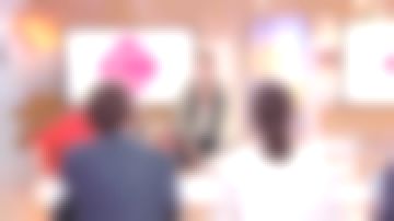 Le bomber dans C à vous