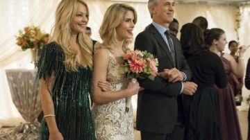 La robe de Felicity Smoak (Emily Bett Rickards) dans Arrow S06E09