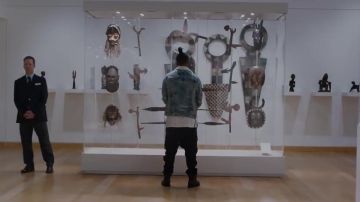 Jean jacket with inside fur of Eric Killmonger (Michael B. Jordan) in a Black Panther