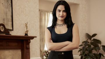 La petite robe noire de Veronica Lodge (Camilia Mendes) dans Riverdale (photo promotionnelle saison 1)