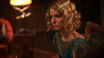 The green dress of Grace Burgess (Annabelle Wallis) on Peaky Blinders S02E05