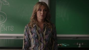 Blusa de patrón de pitón de Alice Cooper (Mädchen Amick) en Riverdale S02E17